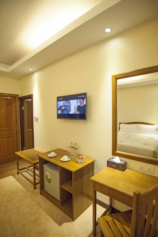 Royal Golden 9 Miles Hotel Yangon Bagian luar foto